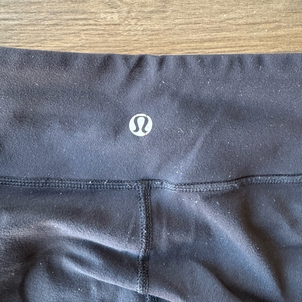 Black Lululemon Cropped leggings sz 2 - Picture 3 of 6